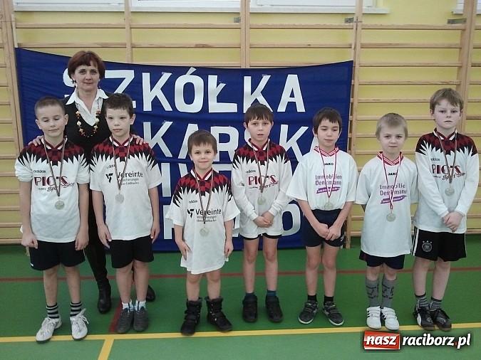 Zdjęcie w galerii na portalu naszraciborz.pl: Maraton piłkarski ze szkółką Nivea wiadomości z regionu