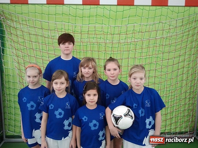Zdjęcie w galerii na portalu naszraciborz.pl: Maraton piłkarski ze szkółką Nivea wiadomości z regionu