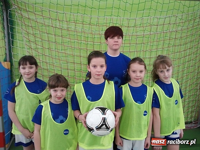 Zdjęcie w galerii na portalu naszraciborz.pl: Maraton piłkarski ze szkółką Nivea wiadomości z regionu