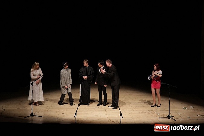 Zdjęcie w galerii na portalu naszraciborz.pl: Intryga rodem z piekła... Spektakl w RCK wiadomości z regionu