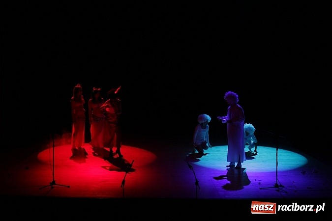 Zdjęcie w galerii na portalu naszraciborz.pl: Intryga rodem z piekła... Spektakl w RCK wiadomości z regionu