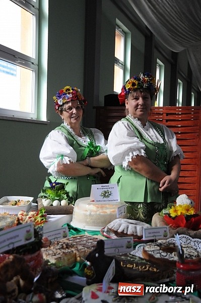 Zdjęcie w galerii na portalu naszraciborz.pl: Kolorowe wielkanocne stoły w Pietrowicach wiadomości z regionu