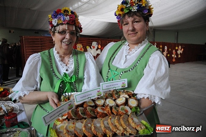 Zdjęcie w galerii na portalu naszraciborz.pl: Kolorowe wielkanocne stoły w Pietrowicach wiadomości z regionu