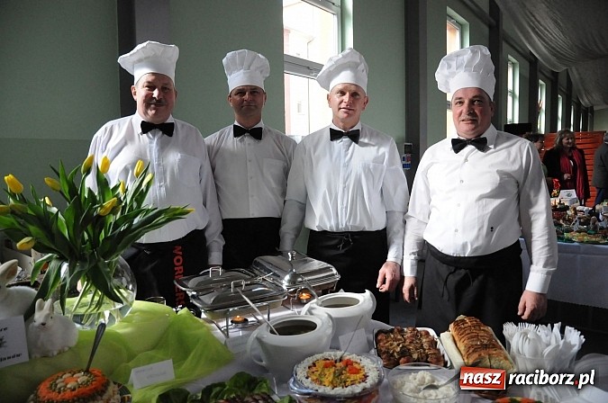 Zdjęcie w galerii na portalu naszraciborz.pl: Kolorowe wielkanocne stoły w Pietrowicach wiadomości z regionu