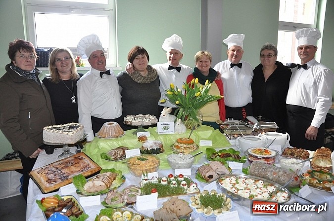 Zdjęcie w galerii na portalu naszraciborz.pl: Kolorowe wielkanocne stoły w Pietrowicach wiadomości z regionu