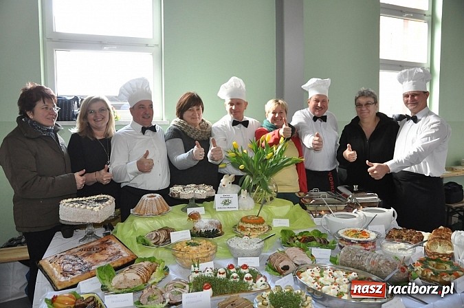 Zdjęcie w galerii na portalu naszraciborz.pl: Kolorowe wielkanocne stoły w Pietrowicach wiadomości z regionu