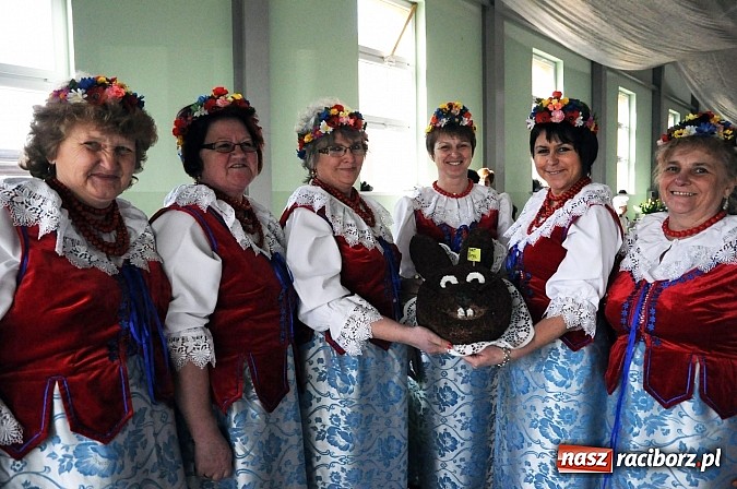 Zdjęcie w galerii na portalu naszraciborz.pl: Kolorowe wielkanocne stoły w Pietrowicach wiadomości z regionu