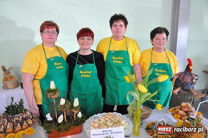Zdjęcie w galerii na portalu naszraciborz.pl: Kolorowe wielkanocne stoły w Pietrowicach wiadomości z regionu