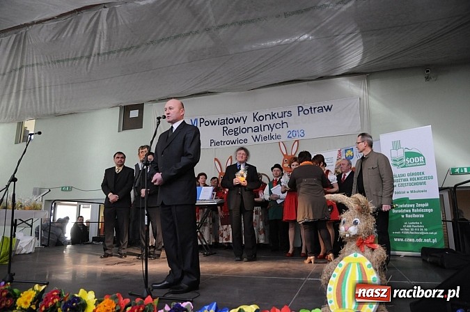 Zdjęcie w galerii na portalu naszraciborz.pl: Kolorowe wielkanocne stoły w Pietrowicach wiadomości z regionu