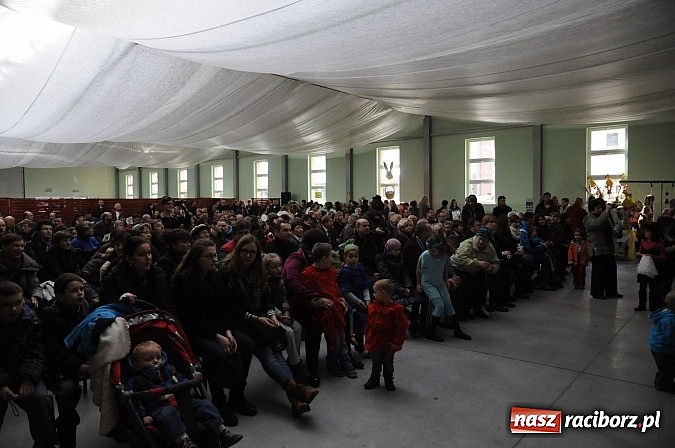 Zdjęcie w galerii na portalu naszraciborz.pl: Kolorowe wielkanocne stoły w Pietrowicach wiadomości z regionu