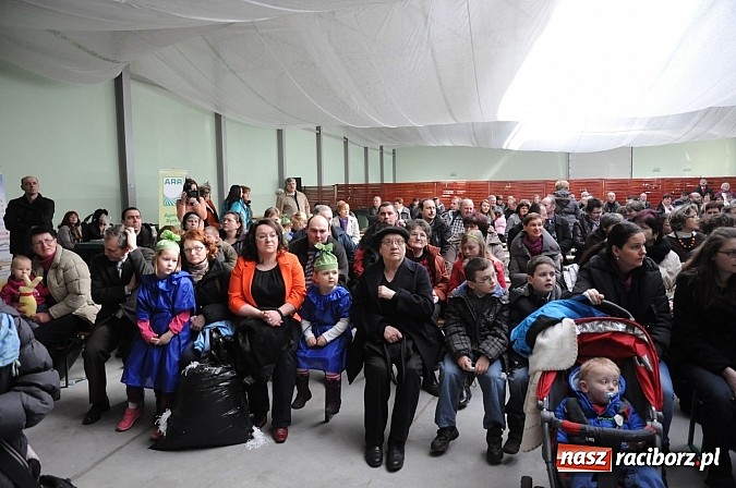 Zdjęcie w galerii na portalu naszraciborz.pl: Kolorowe wielkanocne stoły w Pietrowicach wiadomości z regionu