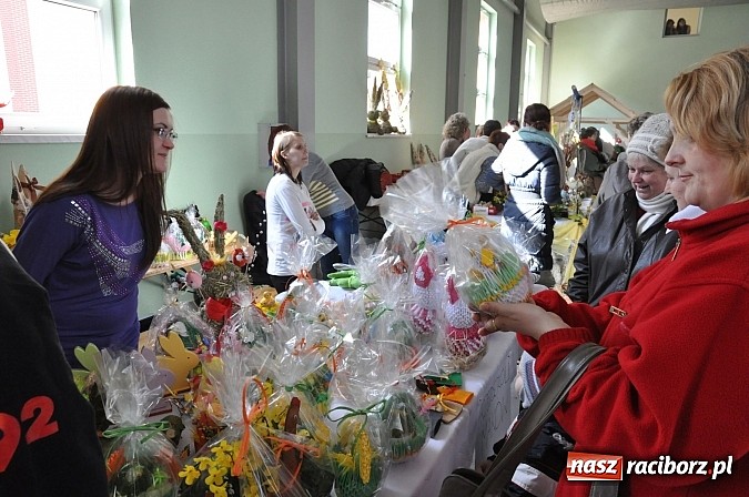 Zdjęcie w galerii na portalu naszraciborz.pl: Kolorowe wielkanocne stoły w Pietrowicach wiadomości z regionu