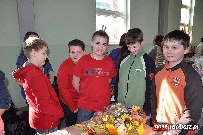 Zdjęcie w galerii na portalu naszraciborz.pl: Kolorowe wielkanocne stoły w Pietrowicach wiadomości z regionu