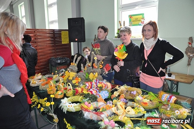 Zdjęcie w galerii na portalu naszraciborz.pl: Kolorowe wielkanocne stoły w Pietrowicach wiadomości z regionu