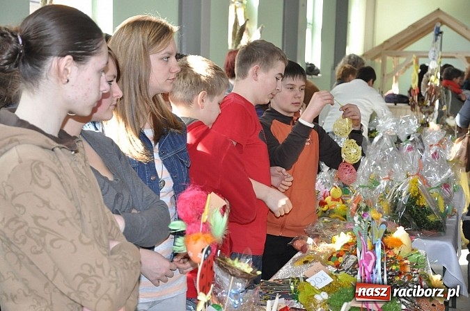 Zdjęcie w galerii na portalu naszraciborz.pl: Kolorowe wielkanocne stoły w Pietrowicach wiadomości z regionu