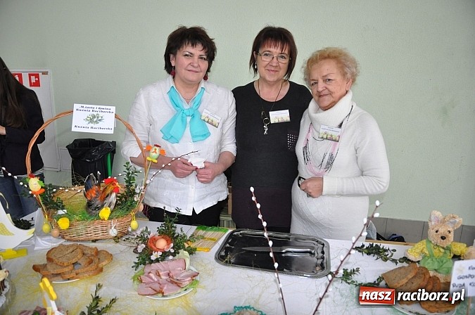 Zdjęcie w galerii na portalu naszraciborz.pl: Kolorowe wielkanocne stoły w Pietrowicach wiadomości z regionu