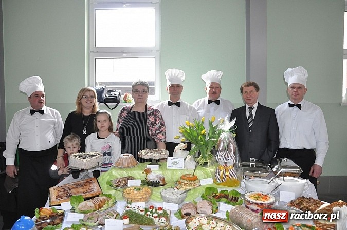 Zdjęcie w galerii na portalu naszraciborz.pl: Kolorowe wielkanocne stoły w Pietrowicach wiadomości z regionu