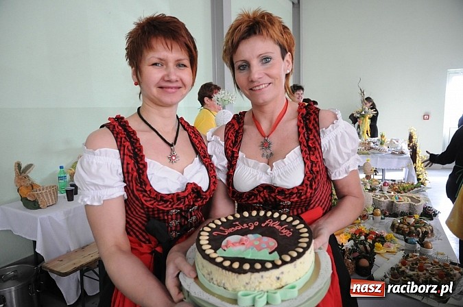 Zdjęcie w galerii na portalu naszraciborz.pl: Kolorowe wielkanocne stoły w Pietrowicach wiadomości z regionu