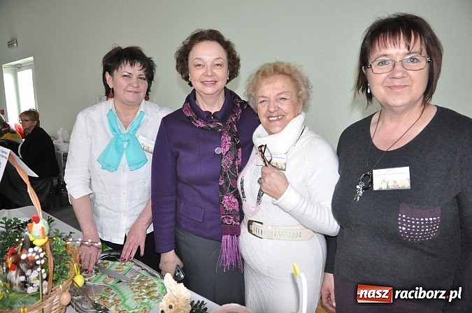 Zdjęcie w galerii na portalu naszraciborz.pl: Kolorowe wielkanocne stoły w Pietrowicach wiadomości z regionu