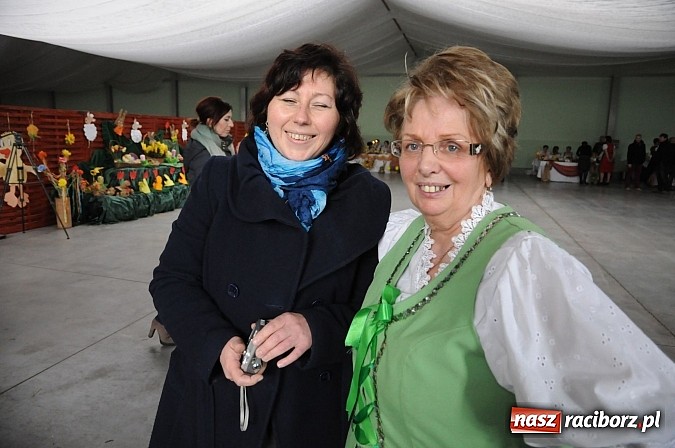 Zdjęcie w galerii na portalu naszraciborz.pl: Kolorowe wielkanocne stoły w Pietrowicach wiadomości z regionu