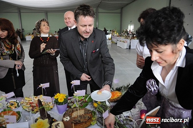 Zdjęcie w galerii na portalu naszraciborz.pl: Kolorowe wielkanocne stoły w Pietrowicach wiadomości z regionu