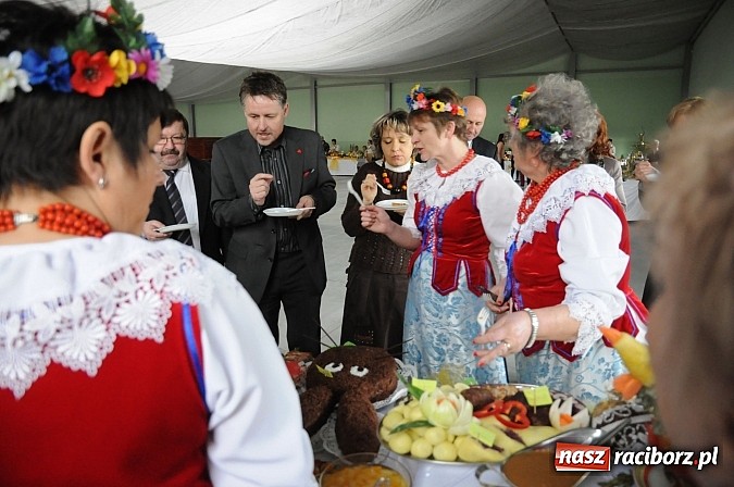 Zdjęcie w galerii na portalu naszraciborz.pl: Kolorowe wielkanocne stoły w Pietrowicach wiadomości z regionu