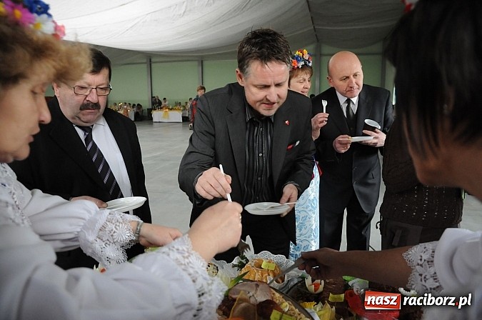 Zdjęcie w galerii na portalu naszraciborz.pl: Kolorowe wielkanocne stoły w Pietrowicach wiadomości z regionu