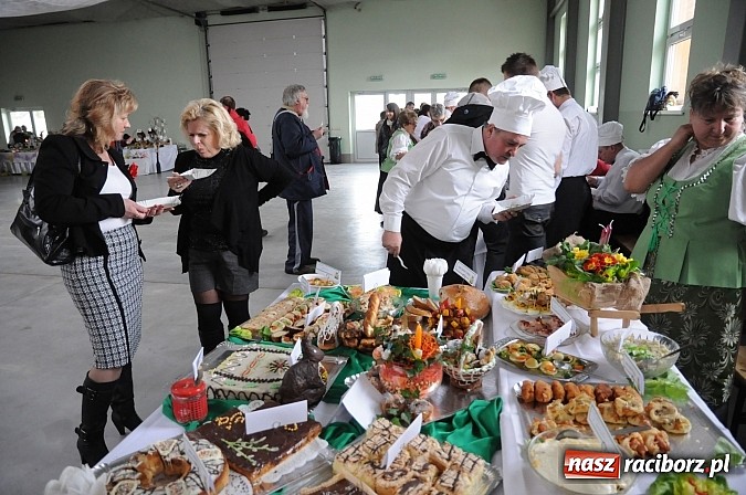 Zdjęcie w galerii na portalu naszraciborz.pl: Kolorowe wielkanocne stoły w Pietrowicach wiadomości z regionu