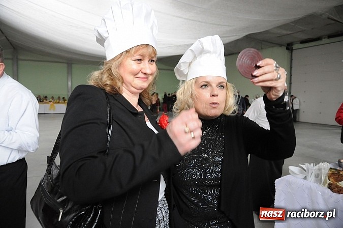 Zdjęcie w galerii na portalu naszraciborz.pl: Kolorowe wielkanocne stoły w Pietrowicach wiadomości z regionu