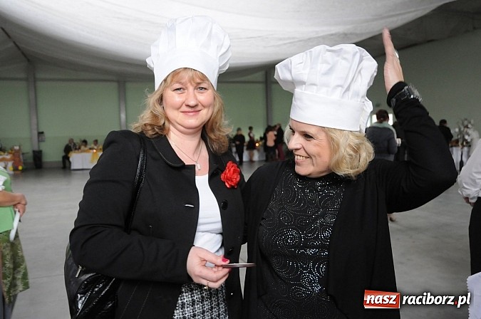 Zdjęcie w galerii na portalu naszraciborz.pl: Kolorowe wielkanocne stoły w Pietrowicach wiadomości z regionu