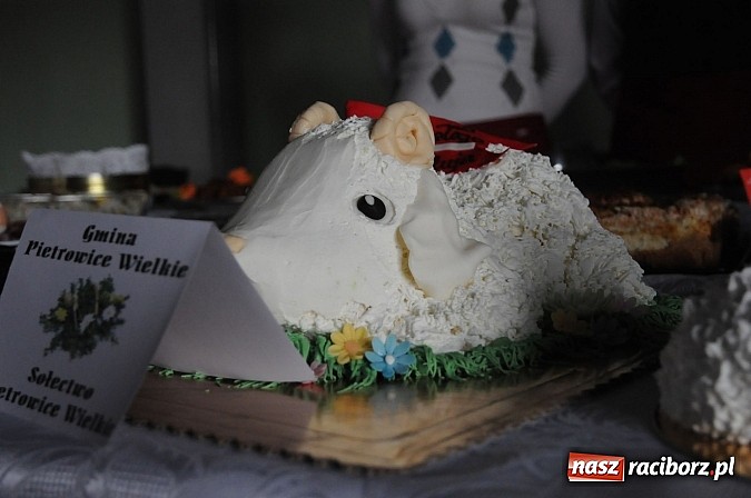 Zdjęcie w galerii na portalu naszraciborz.pl: Kolorowe wielkanocne stoły w Pietrowicach wiadomości z regionu