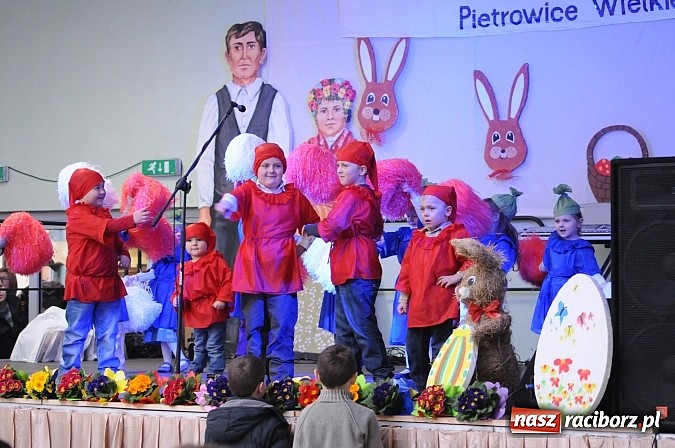 Zdjęcie w galerii na portalu naszraciborz.pl: Kolorowe wielkanocne stoły w Pietrowicach wiadomości z regionu