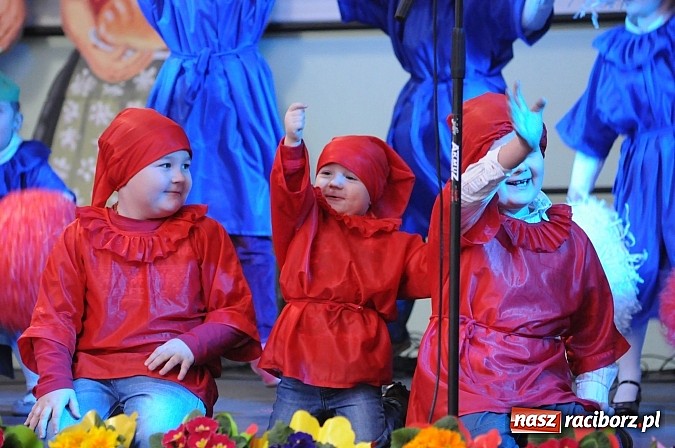 Zdjęcie w galerii na portalu naszraciborz.pl: Kolorowe wielkanocne stoły w Pietrowicach wiadomości z regionu