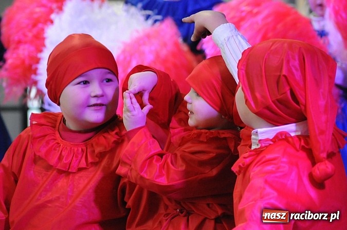 Zdjęcie w galerii na portalu naszraciborz.pl: Kolorowe wielkanocne stoły w Pietrowicach wiadomości z regionu