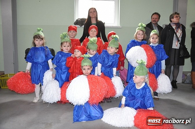 Zdjęcie w galerii na portalu naszraciborz.pl: Kolorowe wielkanocne stoły w Pietrowicach wiadomości z regionu