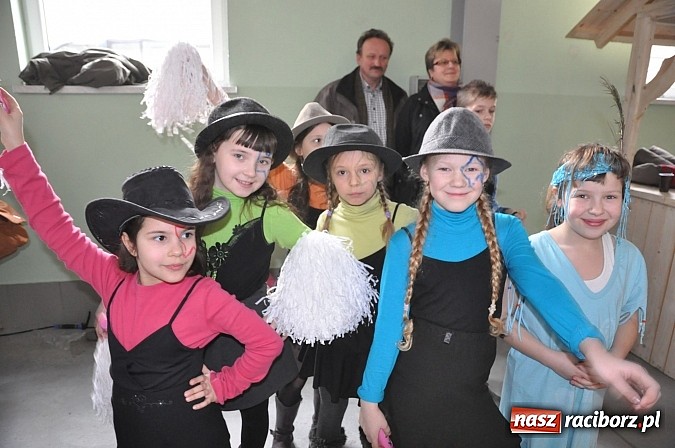 Zdjęcie w galerii na portalu naszraciborz.pl: Kolorowe wielkanocne stoły w Pietrowicach wiadomości z regionu