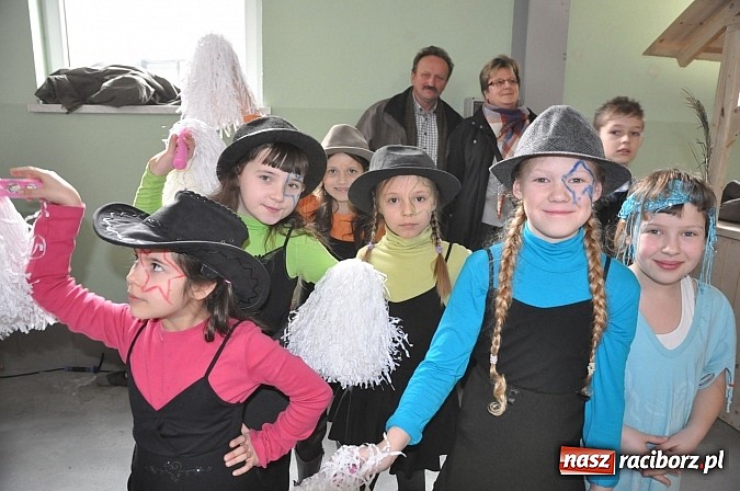 Zdjęcie w galerii na portalu naszraciborz.pl: Kolorowe wielkanocne stoły w Pietrowicach wiadomości z regionu