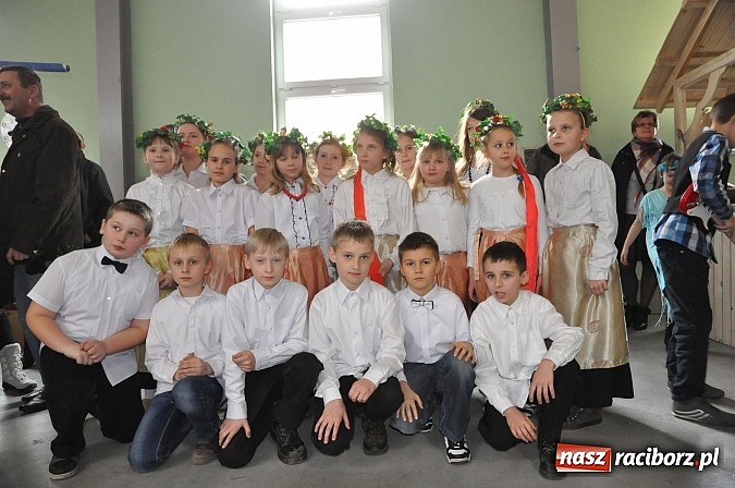 Zdjęcie w galerii na portalu naszraciborz.pl: Kolorowe wielkanocne stoły w Pietrowicach wiadomości z regionu