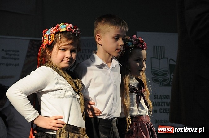 Zdjęcie w galerii na portalu naszraciborz.pl: Kolorowe wielkanocne stoły w Pietrowicach wiadomości z regionu