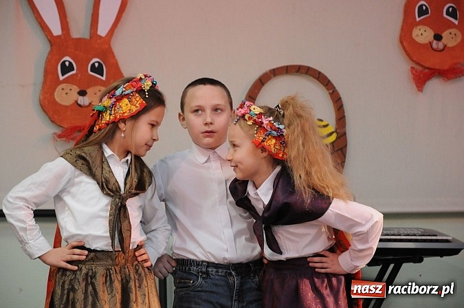 Zdjęcie w galerii na portalu naszraciborz.pl: Kolorowe wielkanocne stoły w Pietrowicach wiadomości z regionu