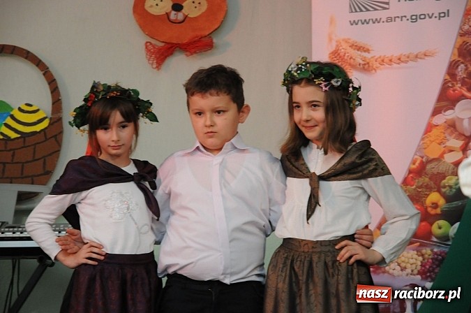 Zdjęcie w galerii na portalu naszraciborz.pl: Kolorowe wielkanocne stoły w Pietrowicach wiadomości z regionu