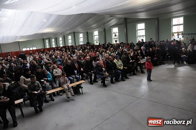 Zdjęcie w galerii na portalu naszraciborz.pl: Kolorowe wielkanocne stoły w Pietrowicach wiadomości z regionu