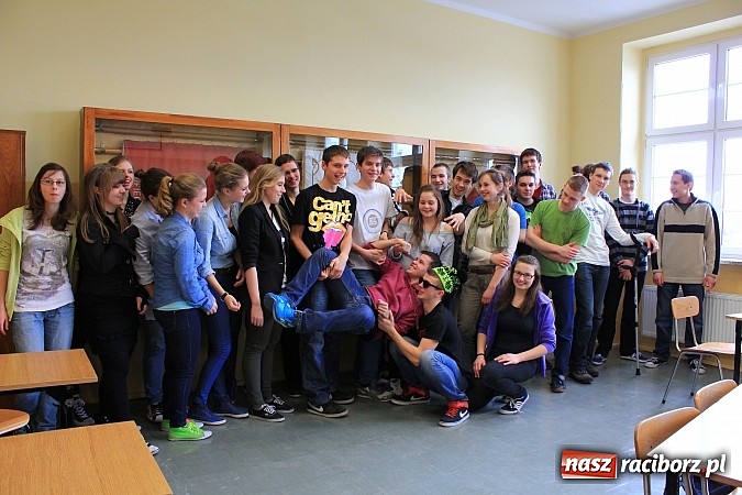 Zdjęcie w galerii na portalu naszraciborz.pl: Uczniowie II LO - MatFiziaki - startują w Funklasie. Pomóżcie im wygrać! wiadomości z regionu