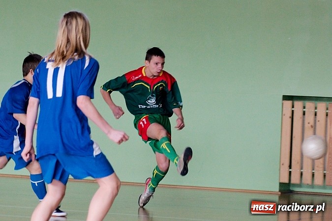 Zdjęcie w galerii na portalu naszraciborz.pl: KS Stal Kuźnia Raciborska z pucharem starosty raciborskiego wiadomości z regionu