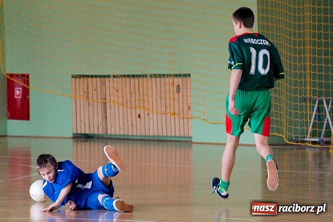 Zdjęcie w galerii na portalu naszraciborz.pl: KS Stal Kuźnia Raciborska z pucharem starosty raciborskiego wiadomości z regionu