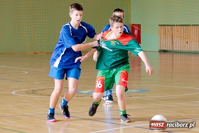 Zdjęcie w galerii na portalu naszraciborz.pl: KS Stal Kuźnia Raciborska z pucharem starosty raciborskiego wiadomości z regionu