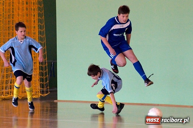 Zdjęcie w galerii na portalu naszraciborz.pl: KS Stal Kuźnia Raciborska z pucharem starosty raciborskiego wiadomości z regionu