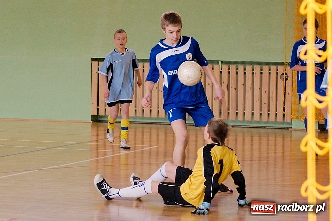 Zdjęcie w galerii na portalu naszraciborz.pl: KS Stal Kuźnia Raciborska z pucharem starosty raciborskiego wiadomości z regionu
