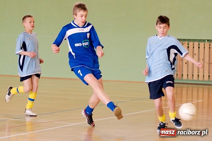 Zdjęcie w galerii na portalu naszraciborz.pl: KS Stal Kuźnia Raciborska z pucharem starosty raciborskiego wiadomości z regionu