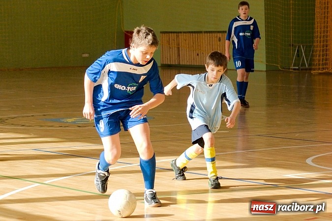 Zdjęcie w galerii na portalu naszraciborz.pl: KS Stal Kuźnia Raciborska z pucharem starosty raciborskiego wiadomości z regionu